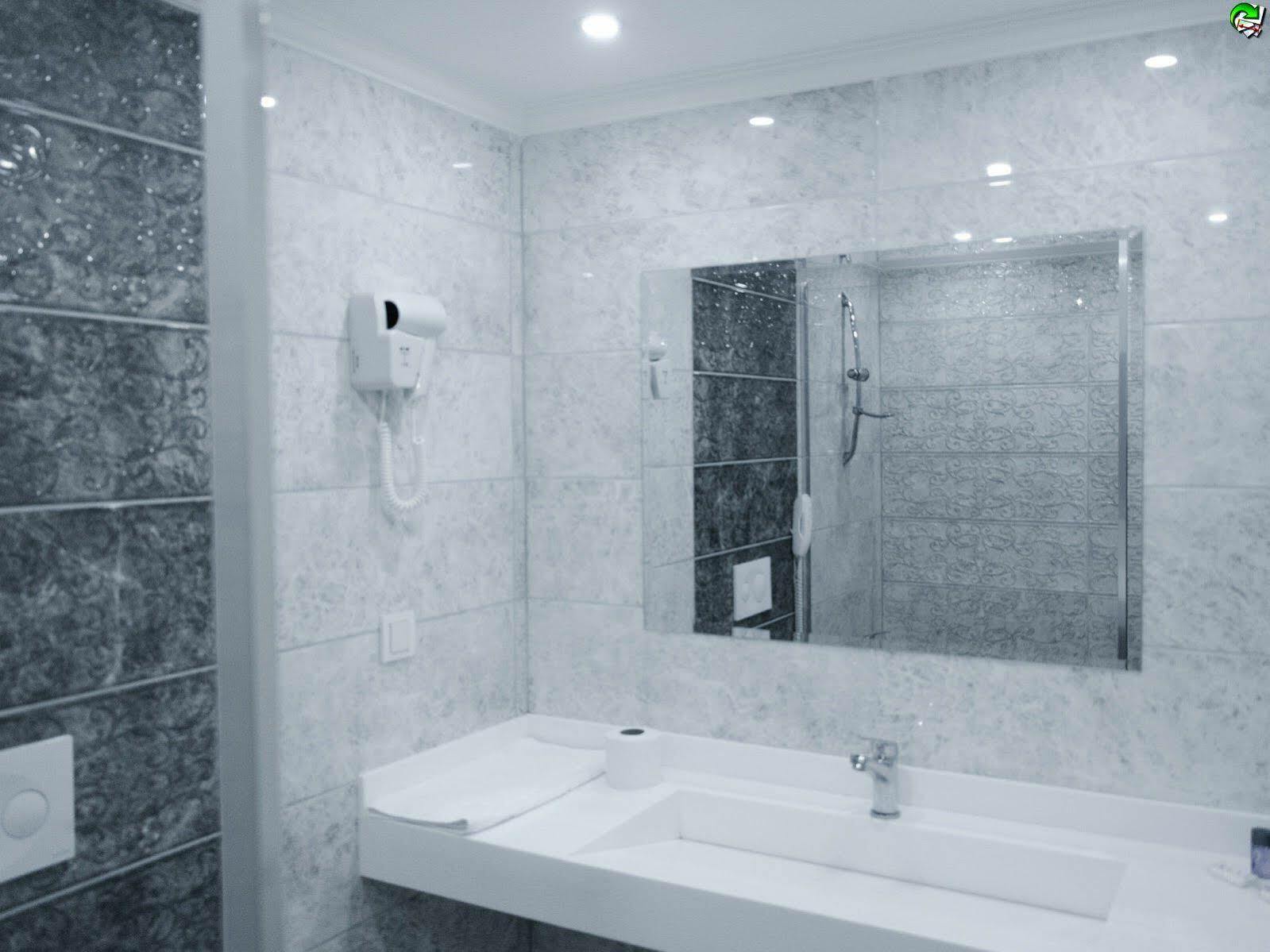 Ada Newday Hotel 4*